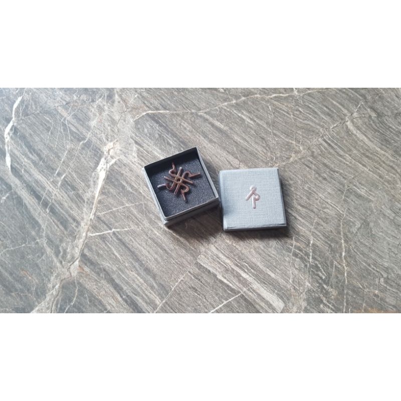 preloved brooch Ria Miranda 4R Authentic