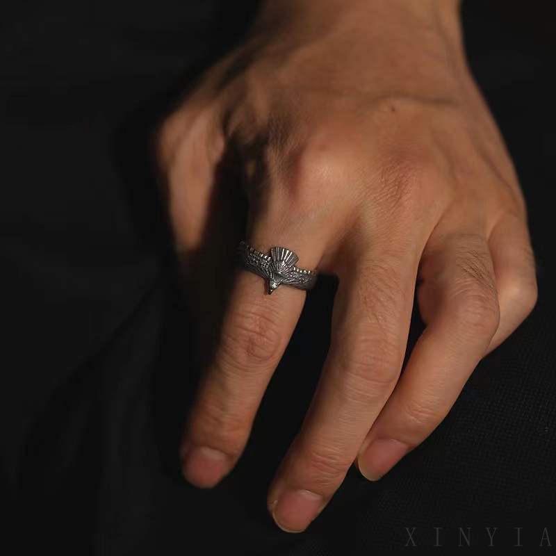 Cincin Model Terbuka Desain Bulu Elang Warna Silver Gaya Vintage Untuk Pasangan