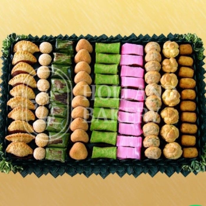 

Kue tampah/ kue nampan kotak persegi uk sedang by Holland Bakery