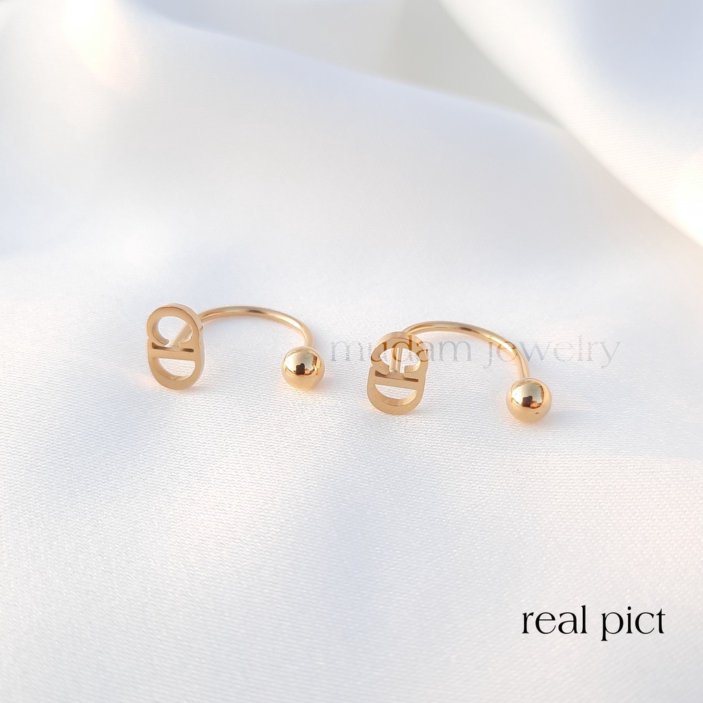 Anting Tusuk Putar Model C D*or Dengan Warna Gold