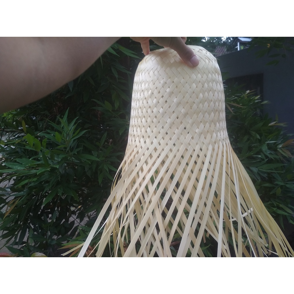 Tempat Lampu Bambu kap lampu bambu krongso ukuran sedang anyaman