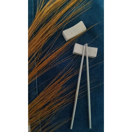 tatakan sumpit marmer //chopstick stand