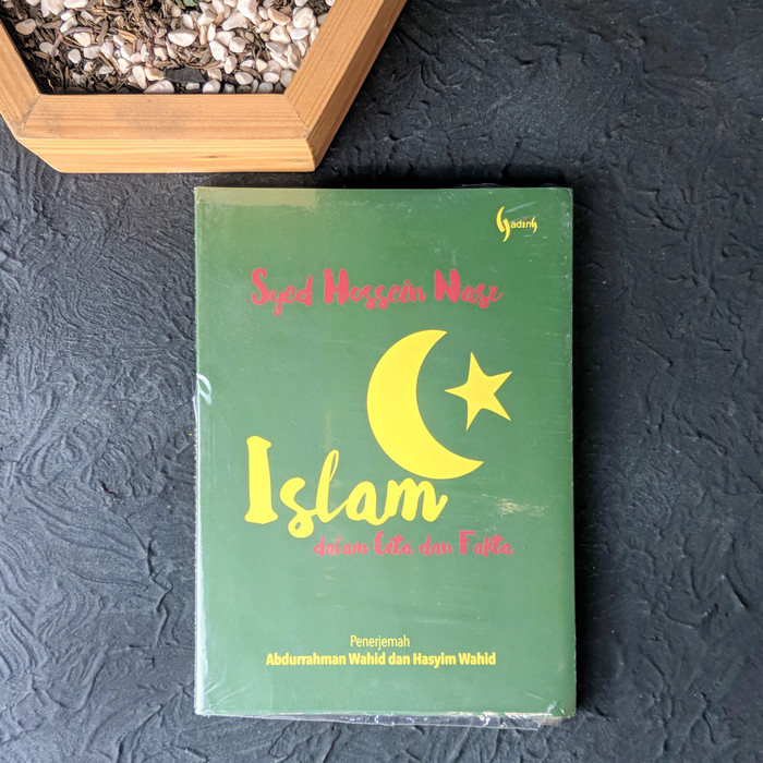 Islam dalam Cita dan Fakta