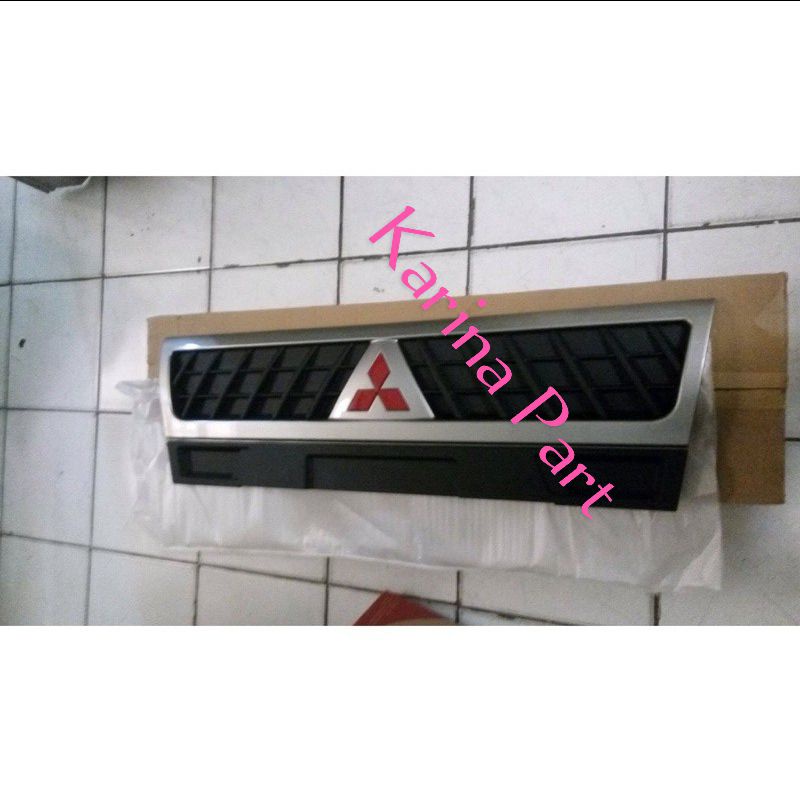Grill depan L300 Original Mitsubishi KM001922
