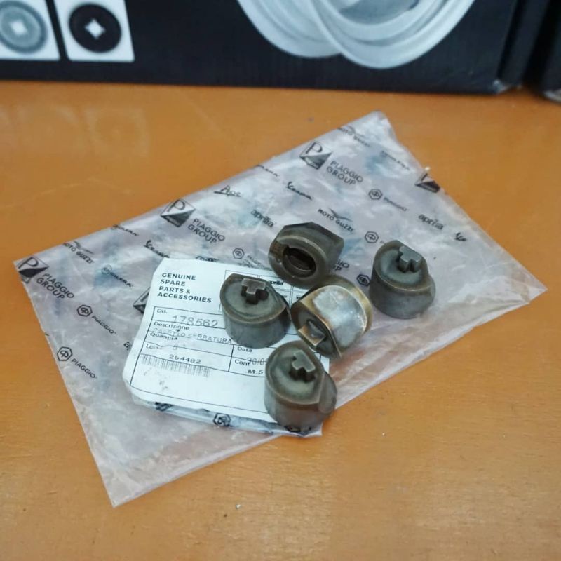 Kones Kunci Stang Vespa Excel Exclusive Original Part Piaggio