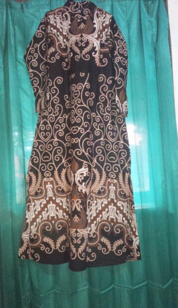 Promo Batik Couple Keluarga Sarimbit Sania Ruffle Batik Ori Ndoro Jowi Motif Mahkota Putih