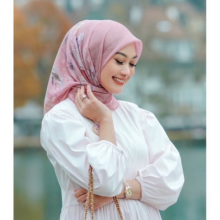 NEW Original Buttonscarves The Nada Series in La Colour. Complete with Box & Pricetag.