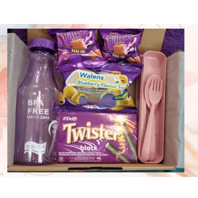 

READY STOK Hadiah wisuda/ hampers wisuda / Box makanan / parsel makanan / hadiah