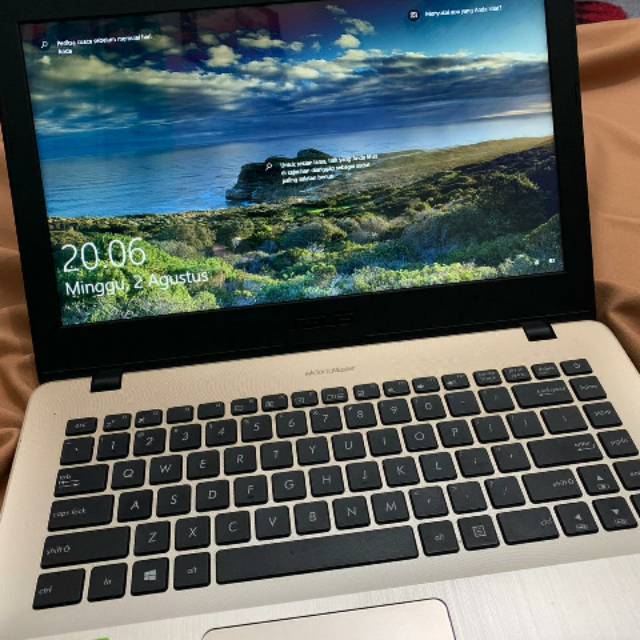 Laptop asus vivobook a442ur