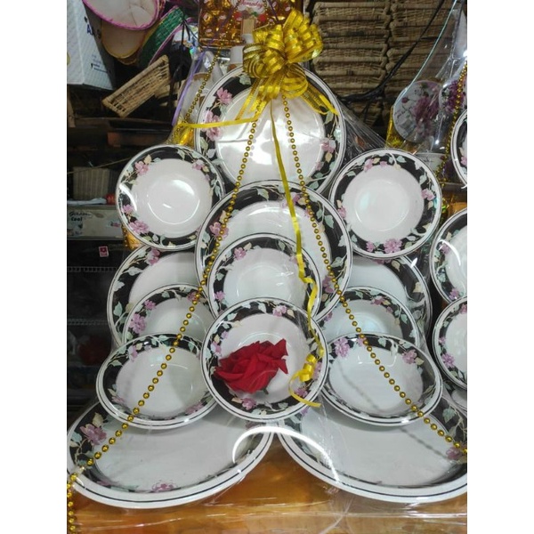 

Parcel Natal Tahun Baru dan Idul Fitri Parcel Piring Cantik