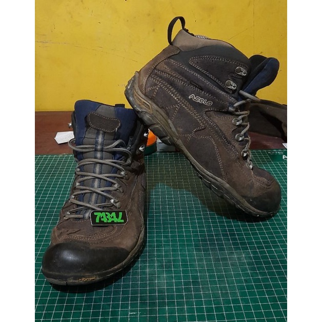 Sepatu Asolo fugitive size 42