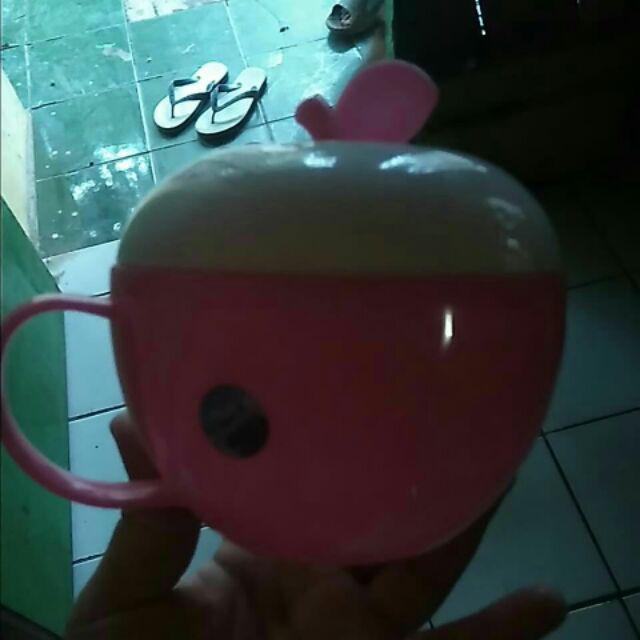 Cangkir Apel Plastik