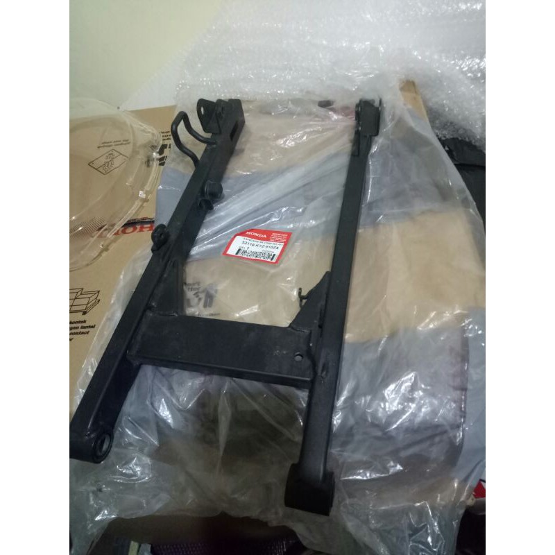 52110 KYZ 910ZA Swing Arm Fork Garpu Belakang Honda Supra X125 Helm In DD ORIGINAL