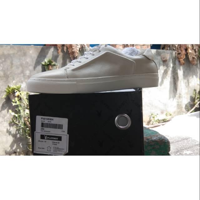 Sepatu sneakers PLAYBOY DISKON 50%