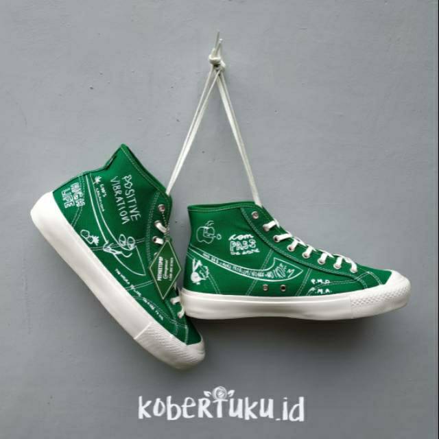 Sepatu Compass x PMP