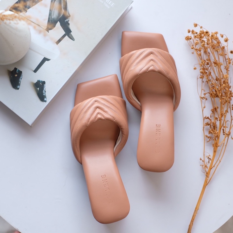 𝗖𝗘𝗟𝗟𝗘𝗡𝗘 chevron puff heels 37-41 / hak empuk full busa