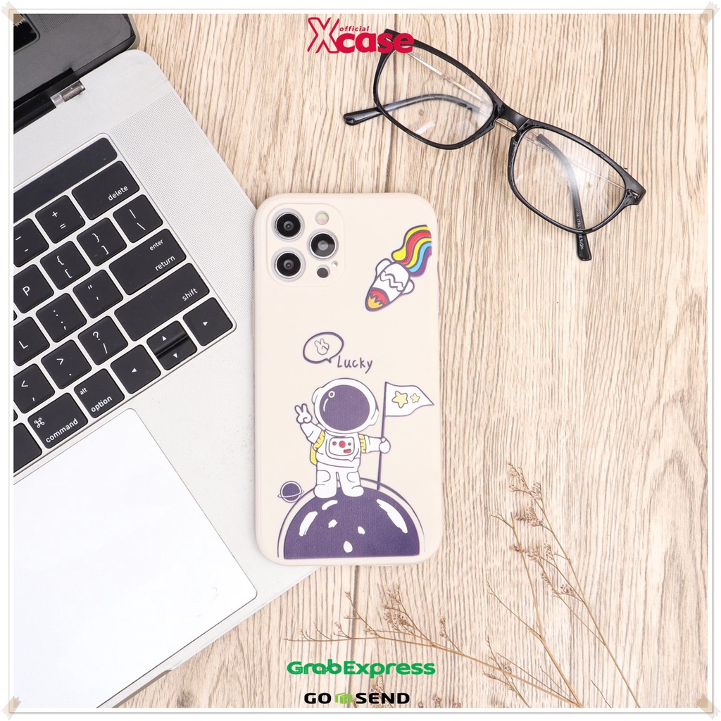 Soft Case iPhone Astronot Lucky &amp; Boow Full Lens Cover Square Edge 6 7 8 SE 6+ 7+ 8+ X XR XS 11 12 Pro Max