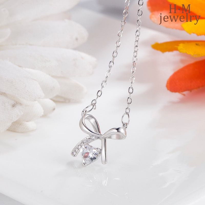 Kalung Rantai Klavikula Desain Pita Hati Aksen Berlian Untuk Aksesoris