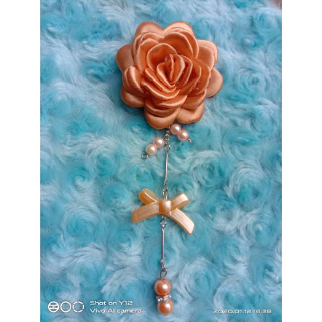 

Bross gardenia juntai pita panjang dgn bahan pita satin,mutiara,spicer silver