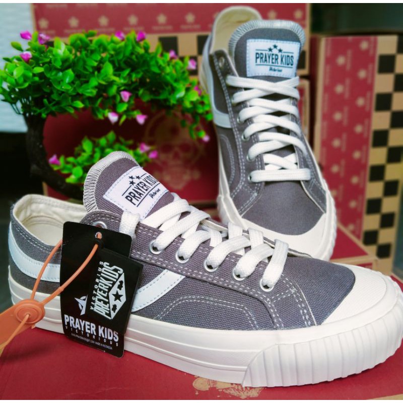 sepatu sneaker Prayer kids