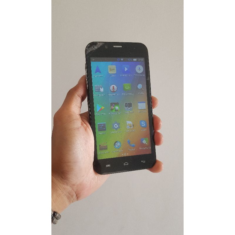 hp v-gen c1 ram 1/16 layar jaringan h+ 5inc minus retak dikit selain itu normal semua