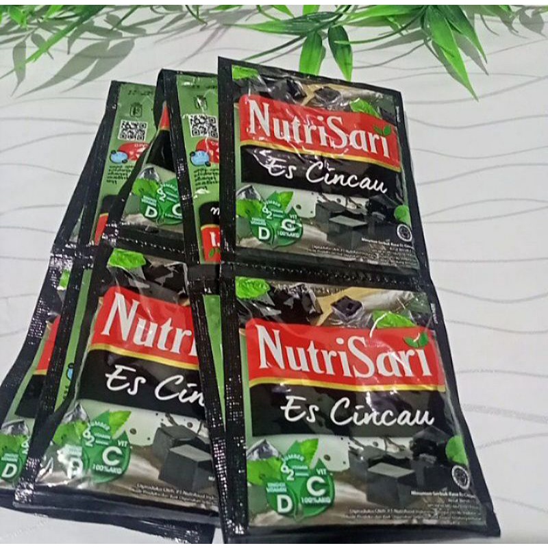 

Nutrifood Nutrisari Renceng Minuman Serbuk Instan Rasa Cincau Kemasan Sachet 14 gr