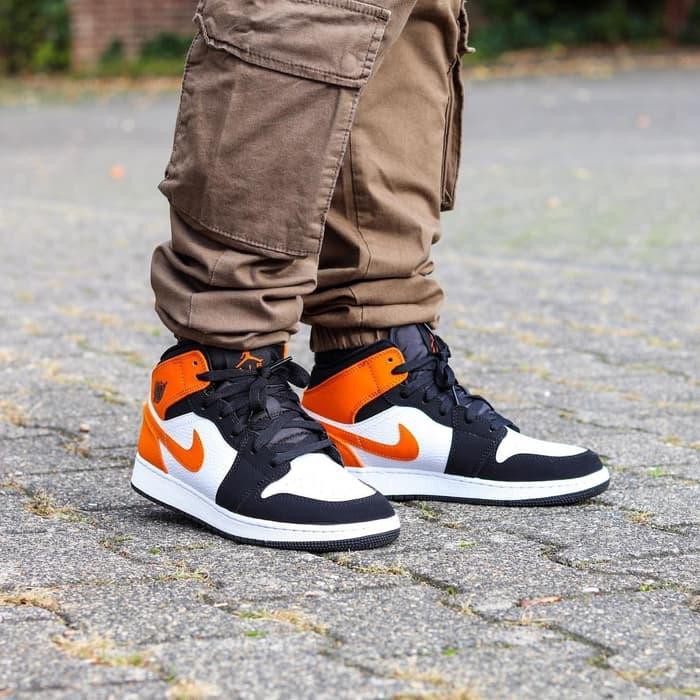 shattered backboard jordan 1 mid