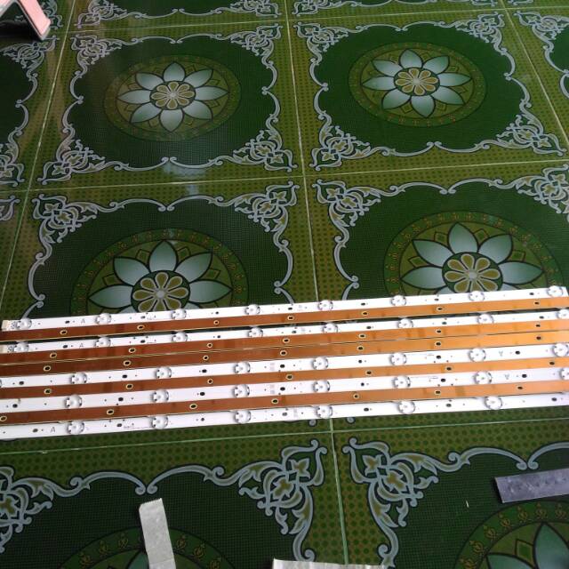 Led backlight tv 3v 8kancing cembung p.70cm buatvtv led 40inchi