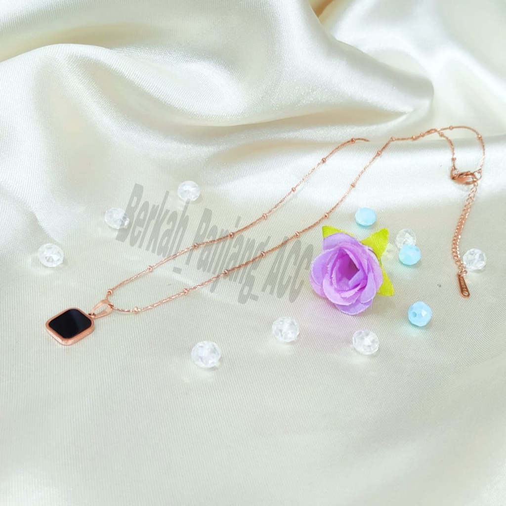 Kalung TITANIUM Clasik Kotak Hitam Perhiasan super berkelas fashion korea anti karat dan anti luntur