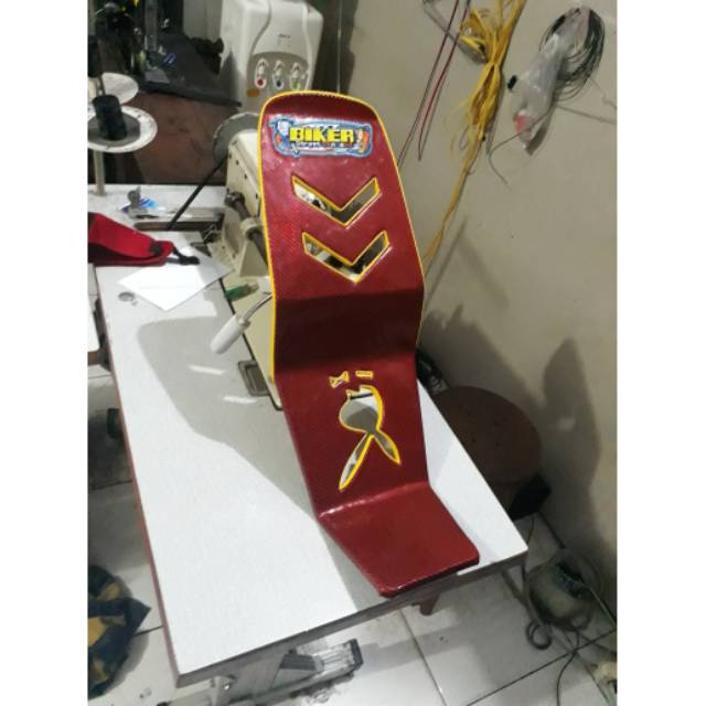 Jok ninja r slim modifikasi lubang motif karbon biker warna merah