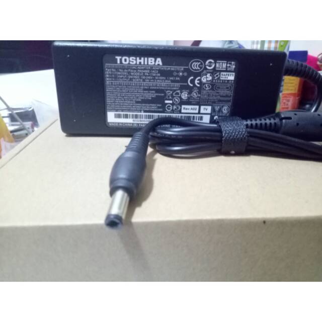Charger/adaptor toshiba 19v3.95a dc5.5x2.5mm original sudah termasuk kabel power/charger