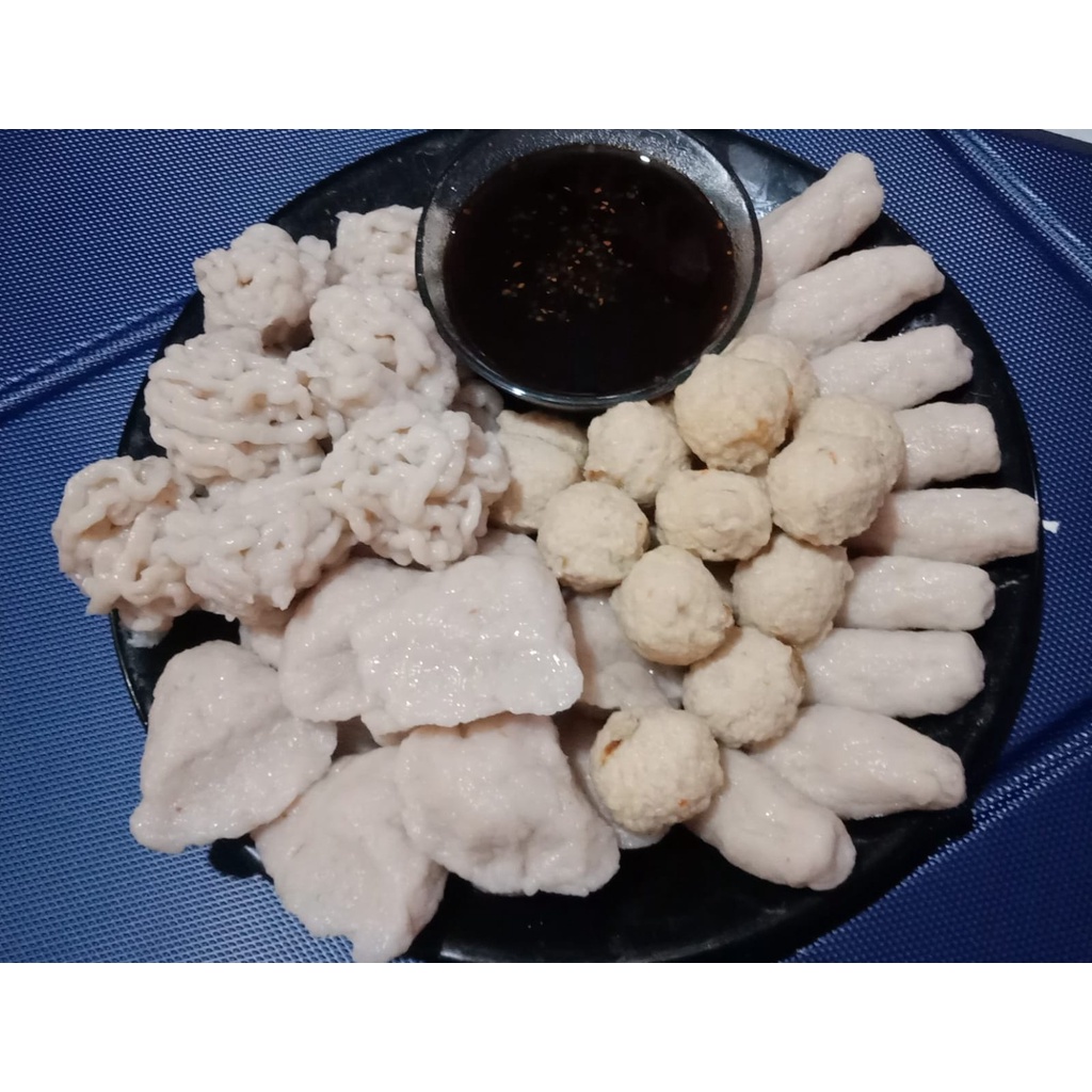 

Pempek kecil isi 60 buah (campur) + cuka kental Rp. 200.000,-