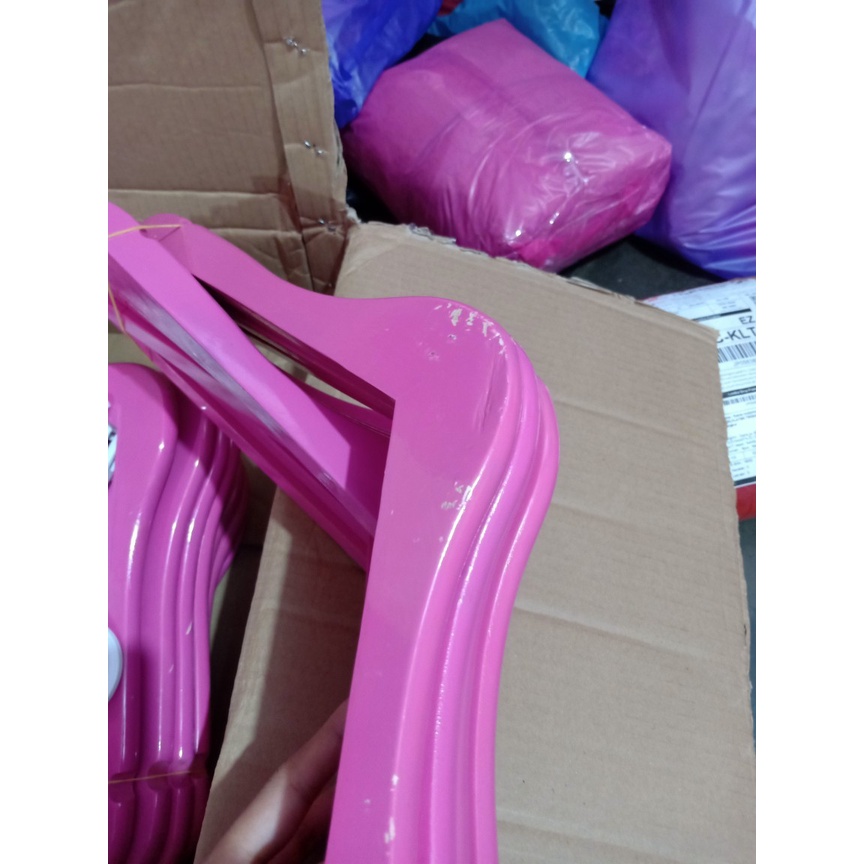 HANGER KAYU WARNA PINK / Hanger Kayu Dewasa / Kayu Murah / Hanger Display Distro / Hanger Kayu Premium Dewasa.