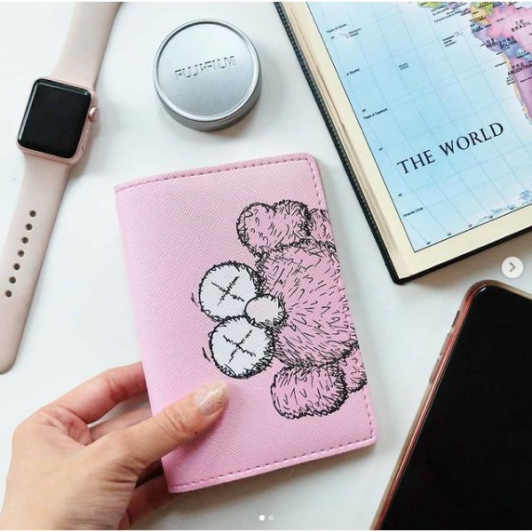 Cover Passport KAWS Pink Custom Nama Lucu Sampul Paspor Kado Unik