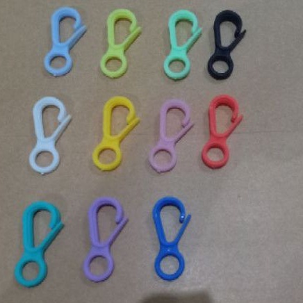 Kait Masker Plastik Warna