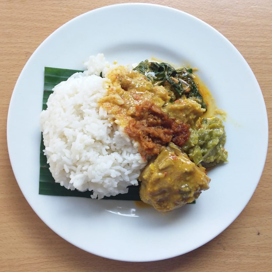 

Nasi Padang Sego Nyimut Surabaya Bungkus Daun Pisang