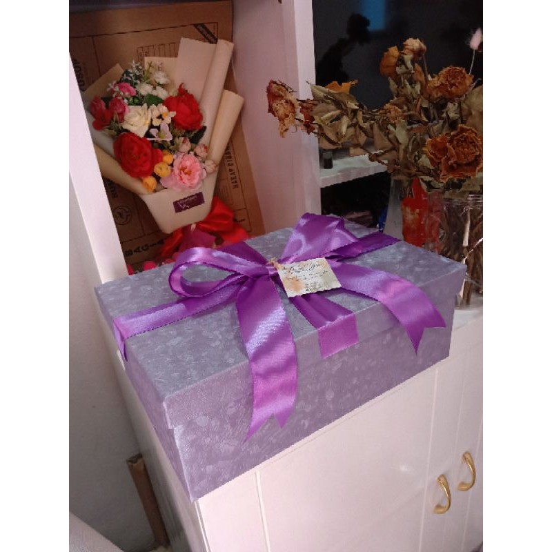 

RB Kotak kado / kotak gift / box kado ukuran 30x20 cm tinggi 10cm