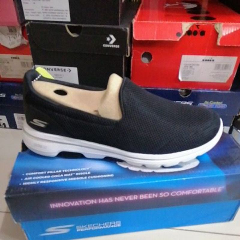 Skechers 15901/BKW. skechers GoWalk5 black white. sepatu slipon skechers Go walk 5 original