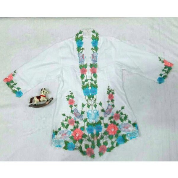 Kebaya katun modern motif mawar putih