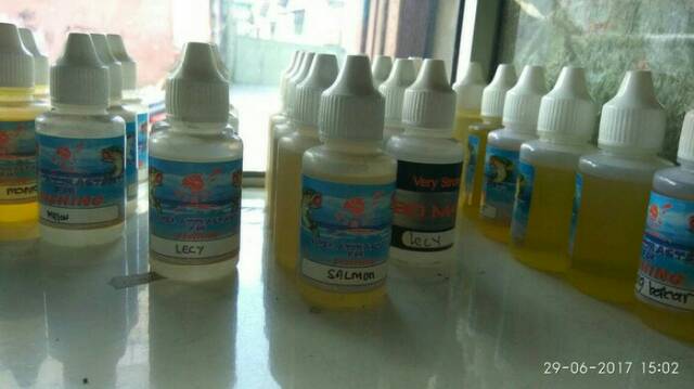 Essen perasa umpan merk  Ready / Kirai botol besar