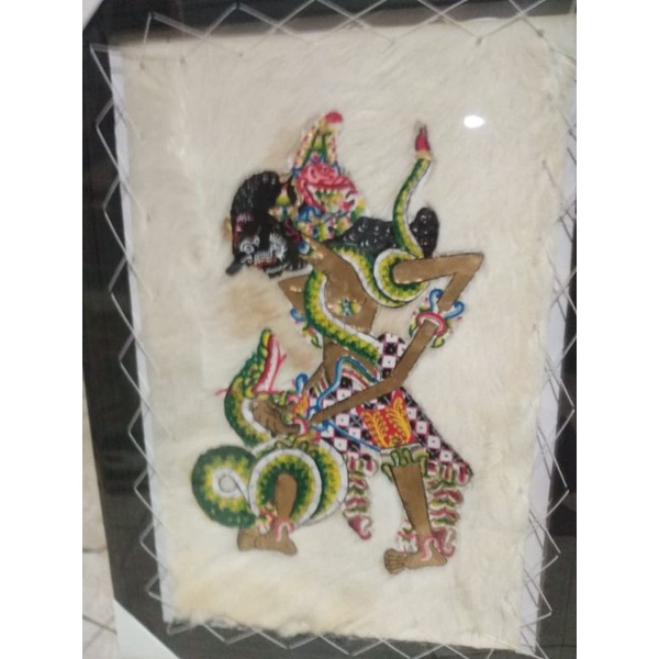 Lukisan Wayang Kulit Bratasena Dengan Ular Ukuran Besar 70 x 50 cm