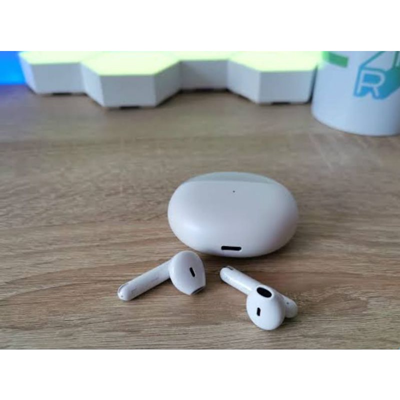 Oppo Enco Air4 Earbud dengan Driver Dinamis 12.4mm dan Noise Cancellation IP55