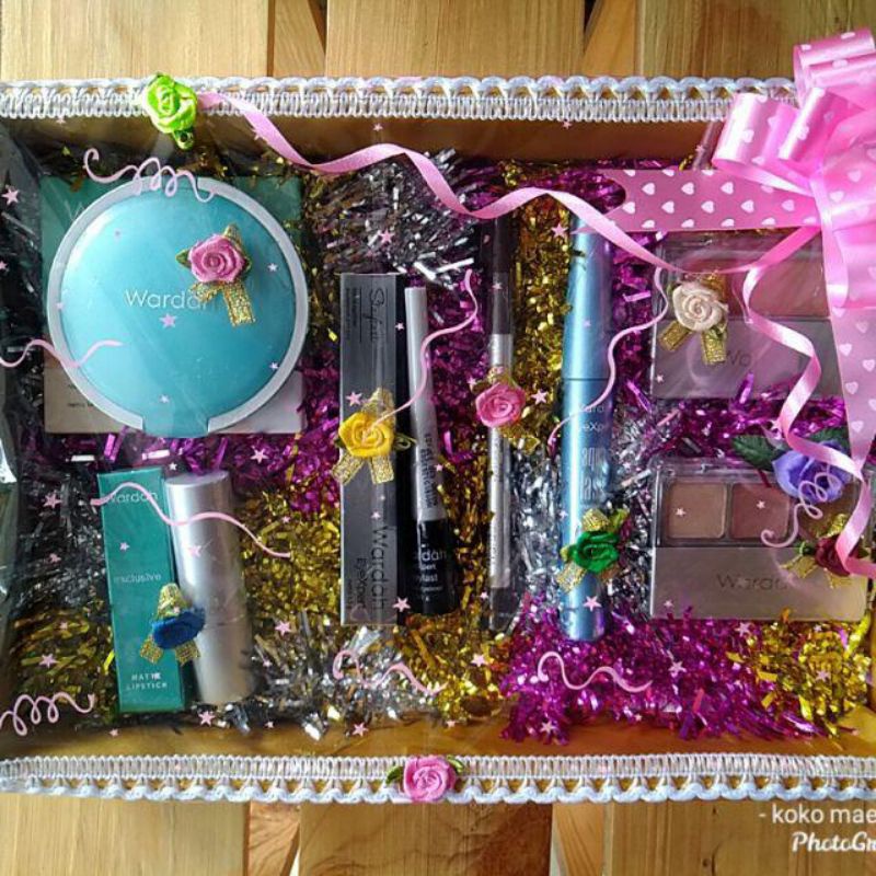 WARDAH PAKET MAKE UP HANTARAN PERNIKAHAN LAMARAN PARSEL KADO ULANGTAHUN SESERAHAN