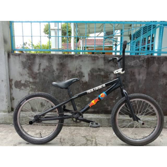 Sepeda bmx street