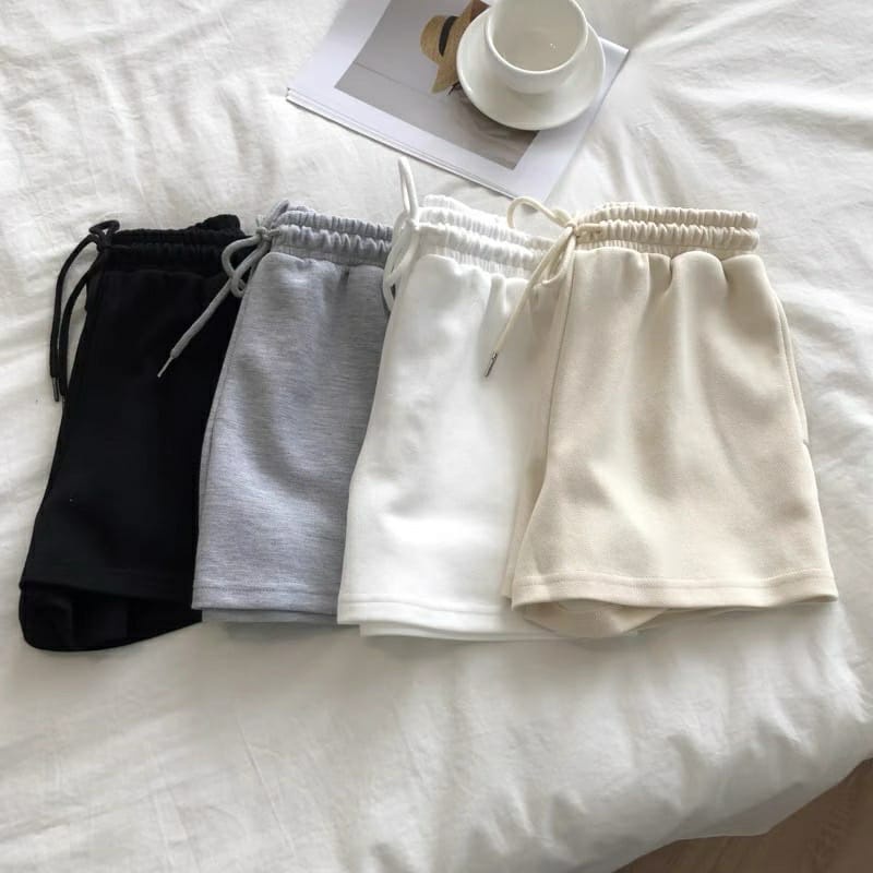 BEFAST - ZEC OOTD Wanita Hotpants AYMI / Laura Pant Babyterry Short Pants / Hotpants Perempuan / Celana Pendek Santai / Hotpants Polos / Celana Pendek Wanita Kekiniaan / Terlaris / Termurah