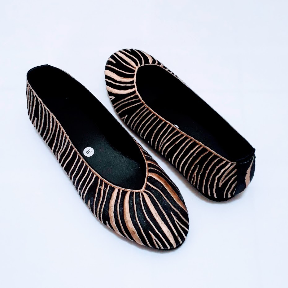 etnik fashion sepatu wanita flat slip on bordir zebra krem