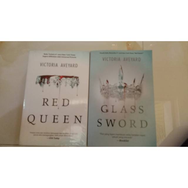 Novel Preloved Red Queen + Glass Sword