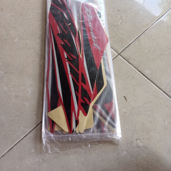 striping stiker les body GSX 150 bandit merah