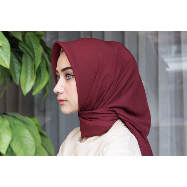 Bella Square / Polly Cutton Dark Maroon