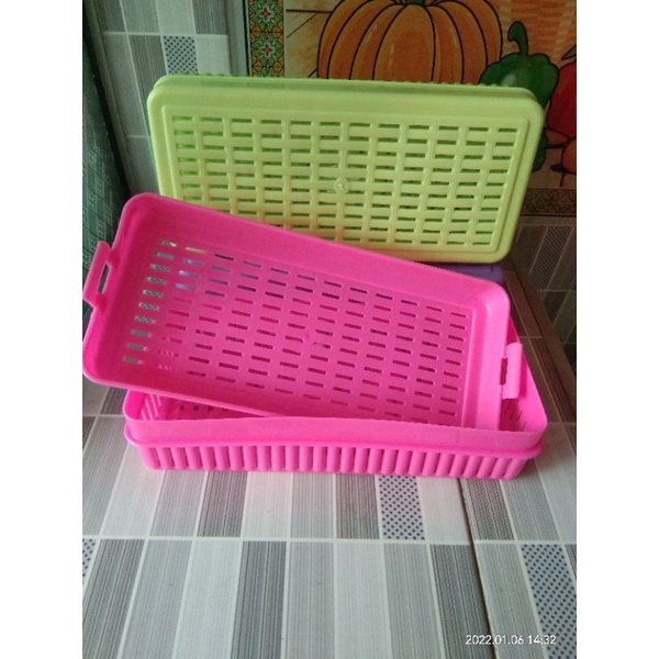 

tempat penyimpanan/wadah amplop/surat